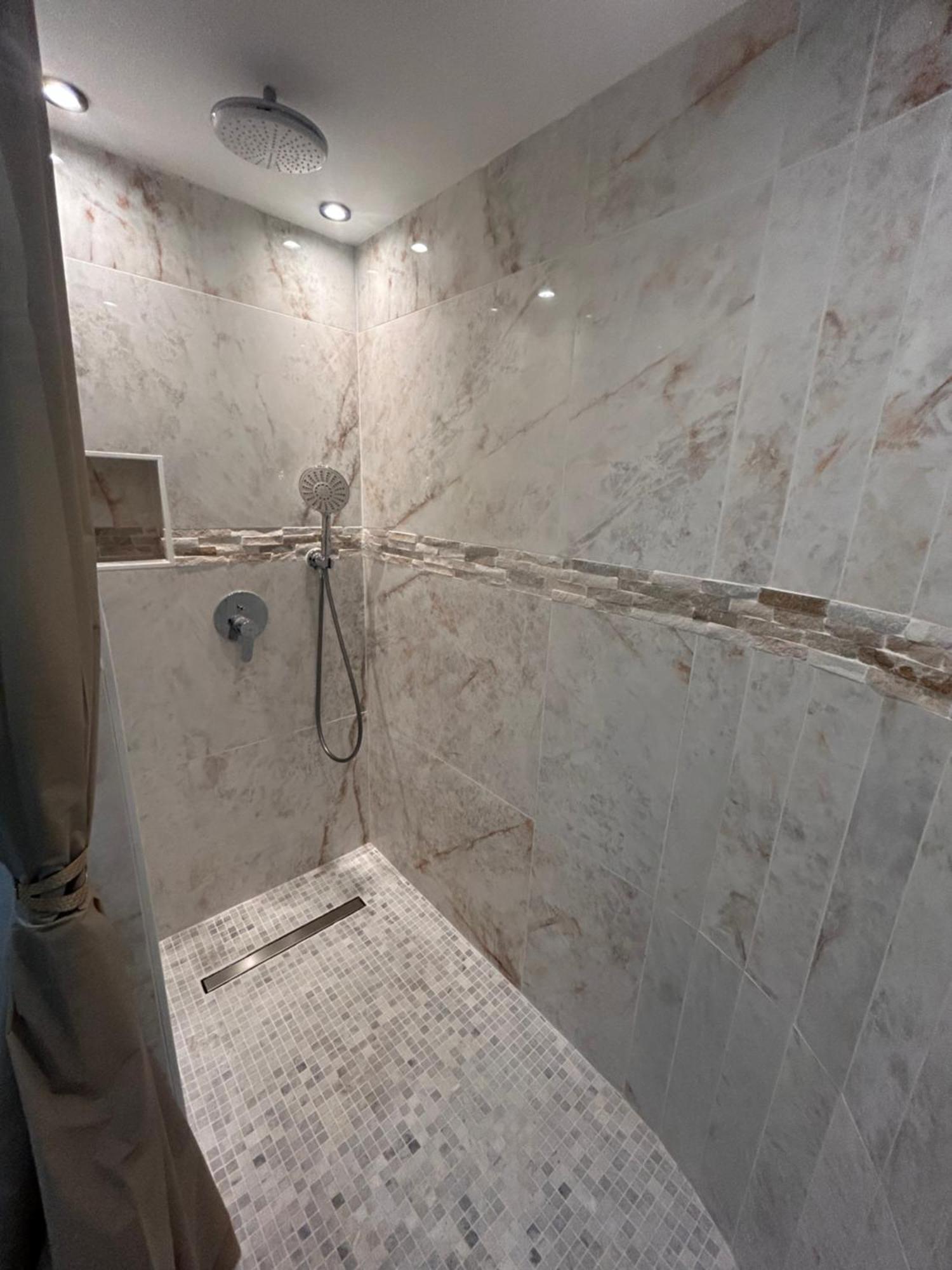 Spa Jacuzzi Moon White Vaudherland Ngoại thất bức ảnh