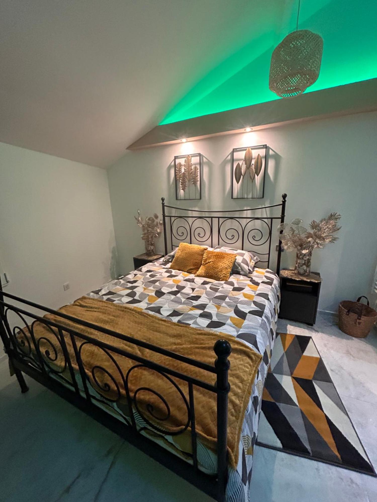 Spa Jacuzzi Moon White Vaudherland Ngoại thất bức ảnh